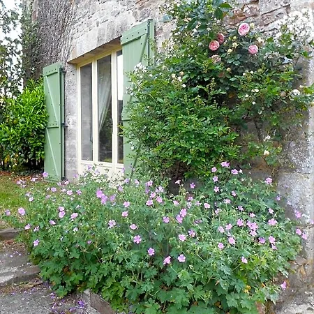 Prieure St Pierre De La Luthumiere * Brix
