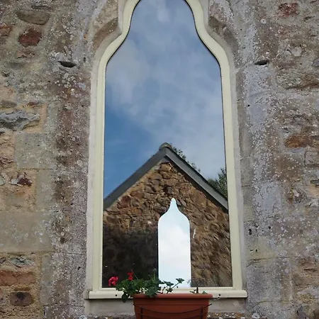 Prieure St Pierre De La Luthumiere Panzió *