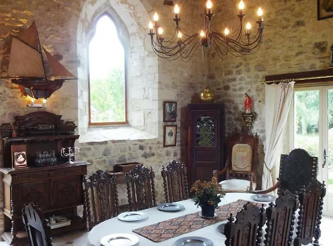 Prieure St Pierre De La Luthumiere Couette-café Brix