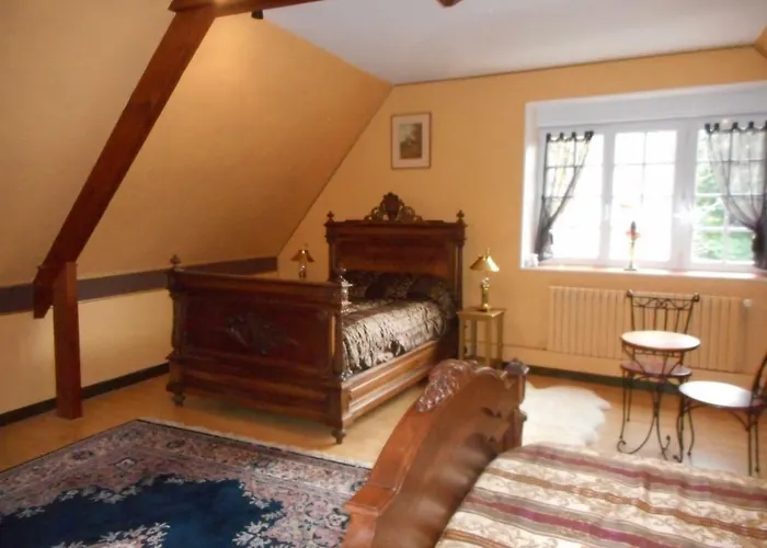 Prieure St Pierre De La Luthumiere Couette-café