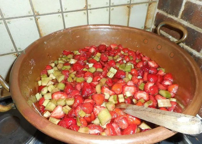 Prieure St Pierre De La Luthumiere Couette-café