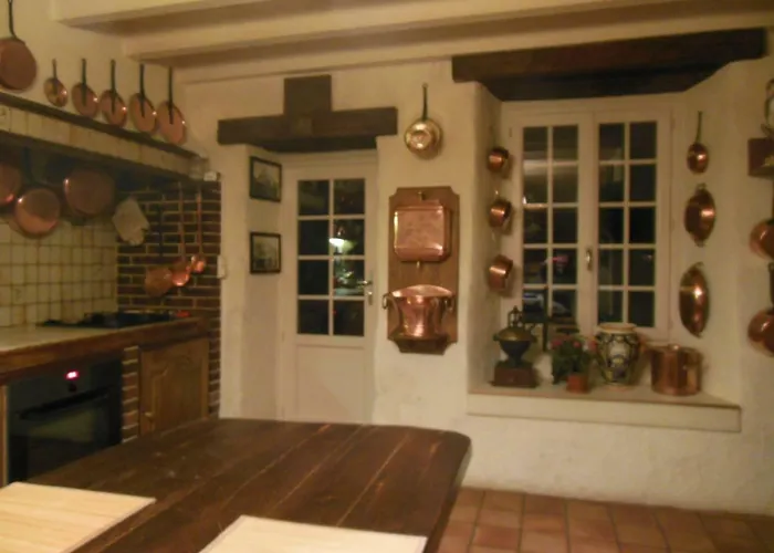 Couette-café Prieure St Pierre De La Luthumiere Brix