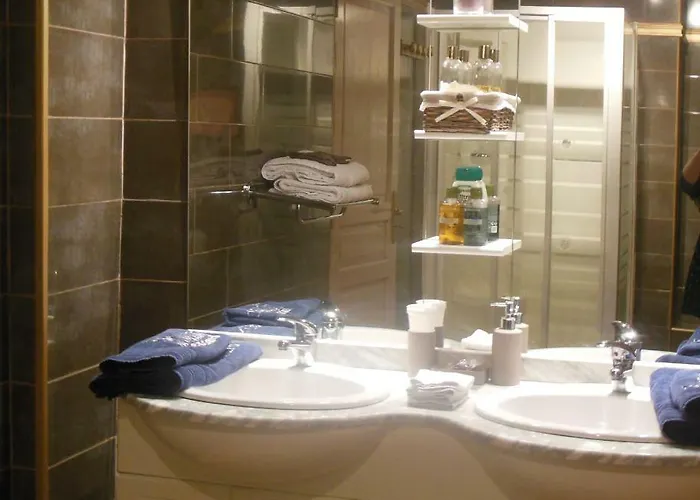 Prieure St Pierre De La Luthumiere Couette-café Brix