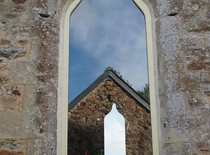 Prieure St Pierre De La Luthumiere Couette-café *