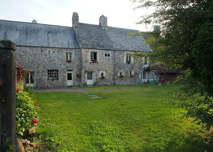 Prieure St Pierre De La Luthumiere Couette-café